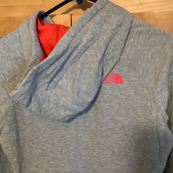 The North Face hoodie. Size small - Picture 4 of 5